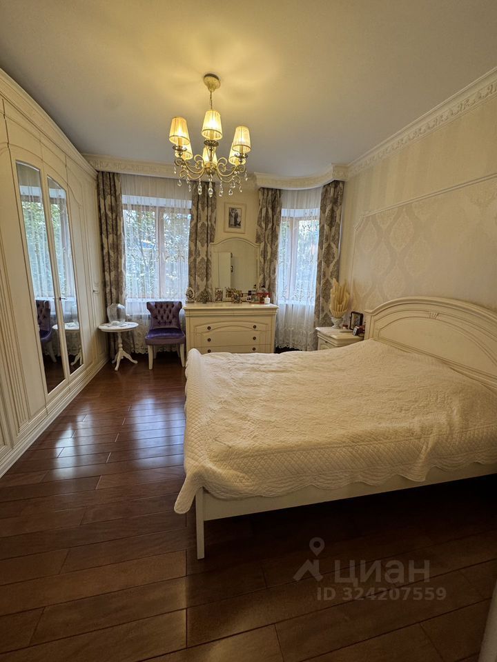 Продажа 6-комн квартиры на вторичном рынке Старокачаловская улица, 10
