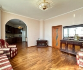 Продать Квартиры вторичка ул Нежинская  8 1