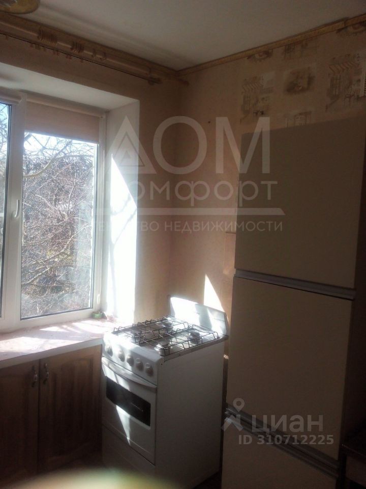 Продажа 2-комн квартиры на вторичном рынке пос. Коммунары, улица Железнодорожная, 16