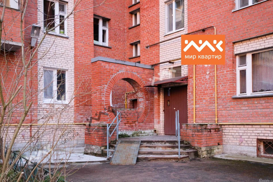 Продажа 3-комн квартиры на вторичном рынке Стрельна, Львовская ул,  д. 27