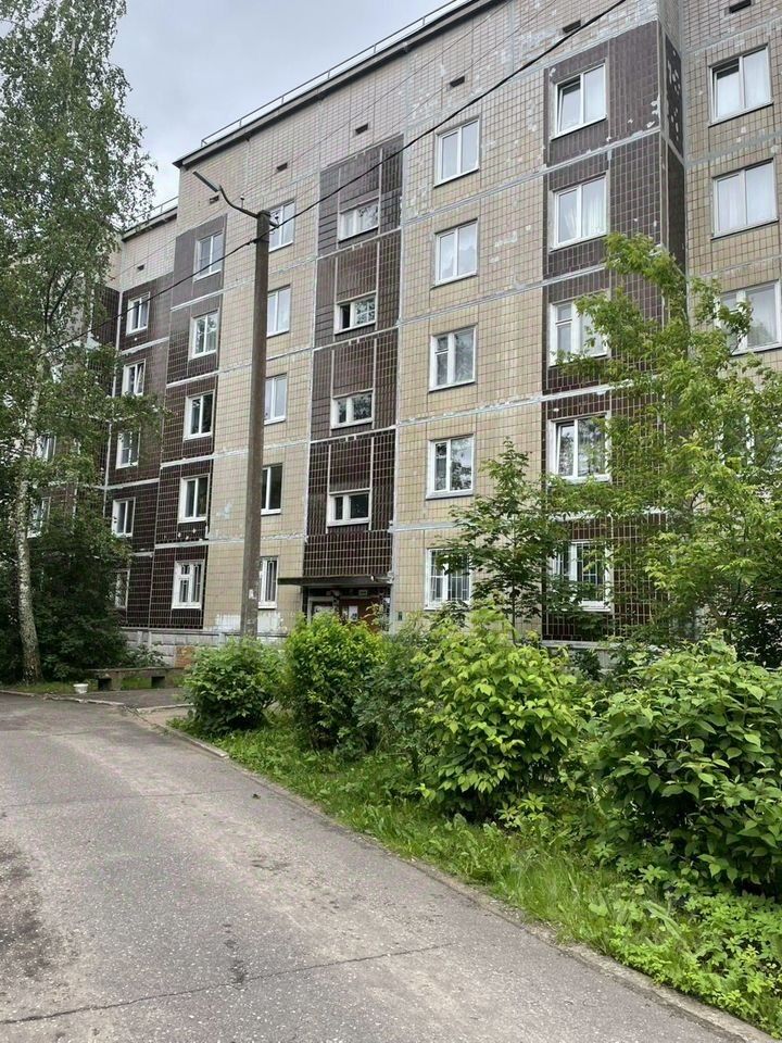 Продажа 3-комн квартиры на вторичном рынке Луга, улица Миккели, 1к3