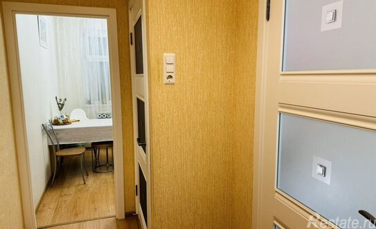 Продажа 2-комн квартиры на вторичном рынке улица Кашёнкин Луг,  д. 6 к2