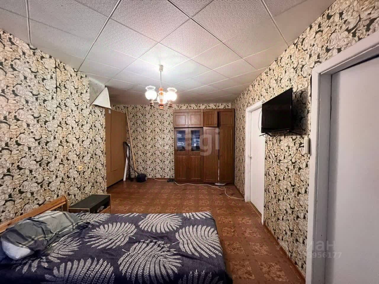 Продажа 3-комн квартиры на вторичном рынке Волхов, Авиационная улица, 25