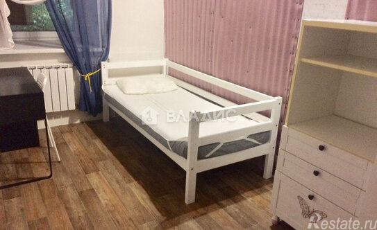 Продажа 4-комн квартиры на вторичном рынке ул Полтавская,  д. 14