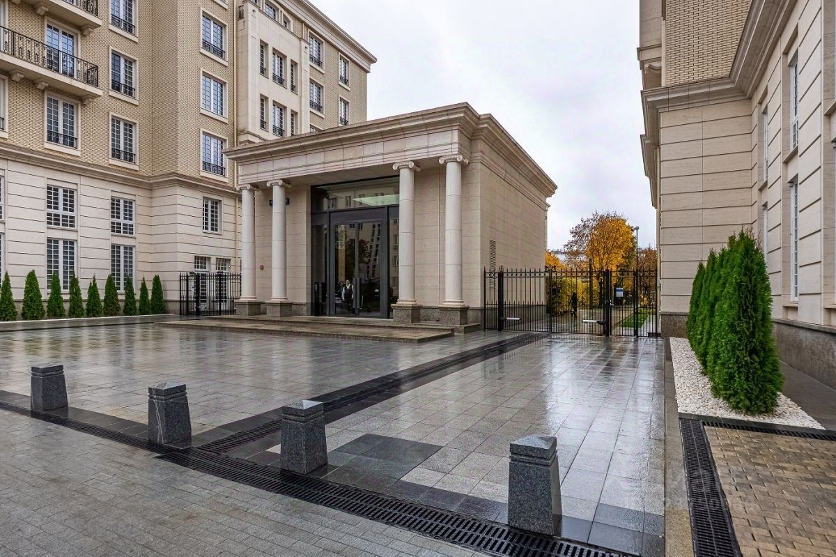 Продажа 4-комн квартиры на вторичном рынке улица Ефремова, 19к4