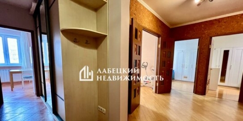 3-комн квартира ул Дыбенко,  д. 22,  к. 2