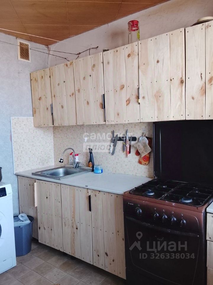 Продажа 3-комн квартиры на вторичном рынке Белоомут пгт, улица Урицкого, 65