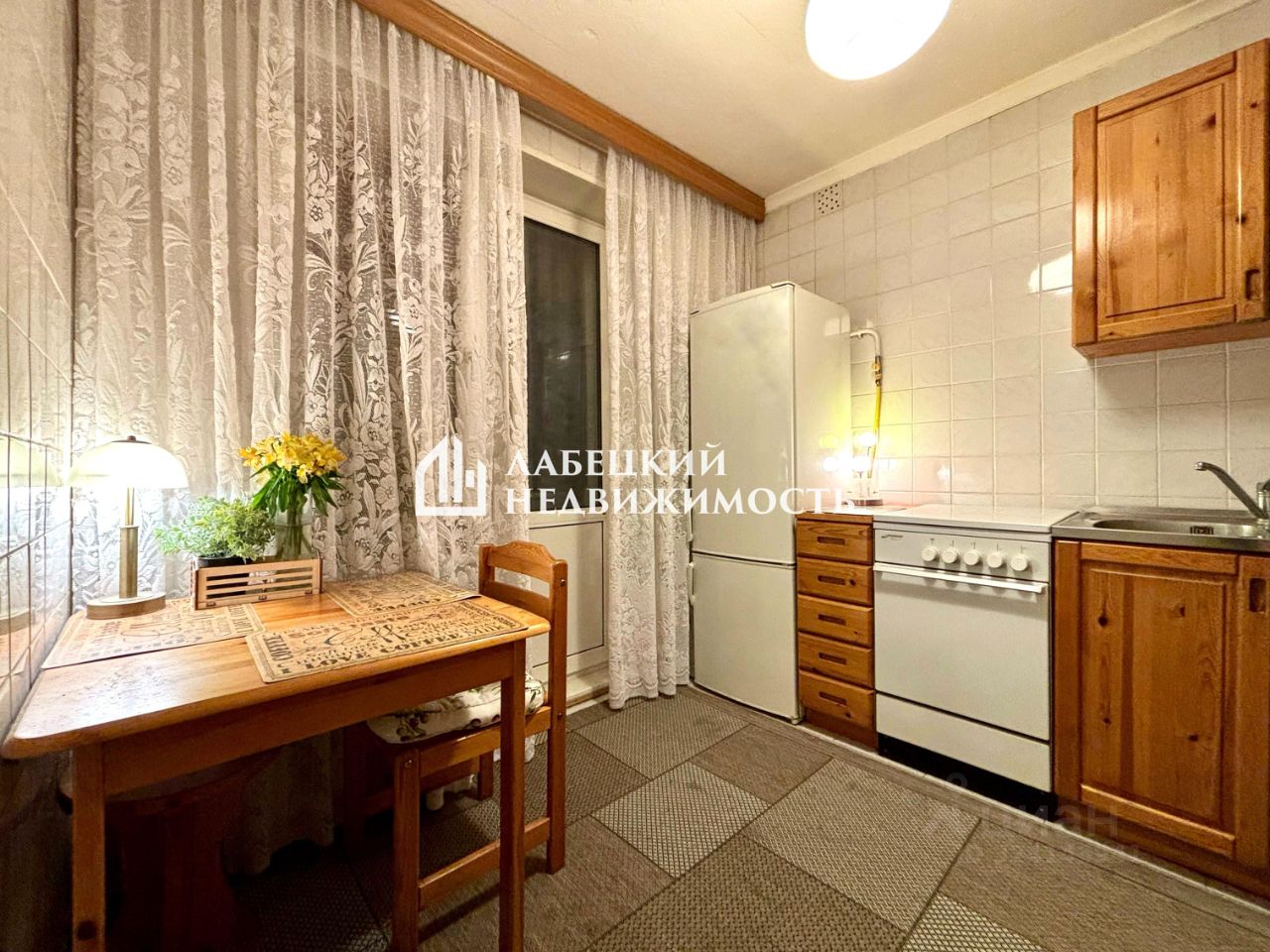 Продажа 2-комн квартиры на вторичном рынке Ракетный бульвар, 15