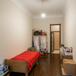 Продажа 4-комн квартиры на вторичном рынке Кирочная улица,  д. 19