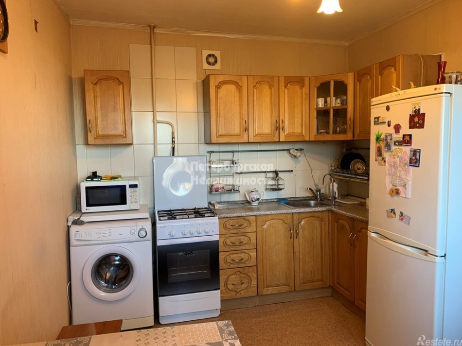 Продажа 1-комн квартиры на вторичном рынке Чекистов ул,  д. 38