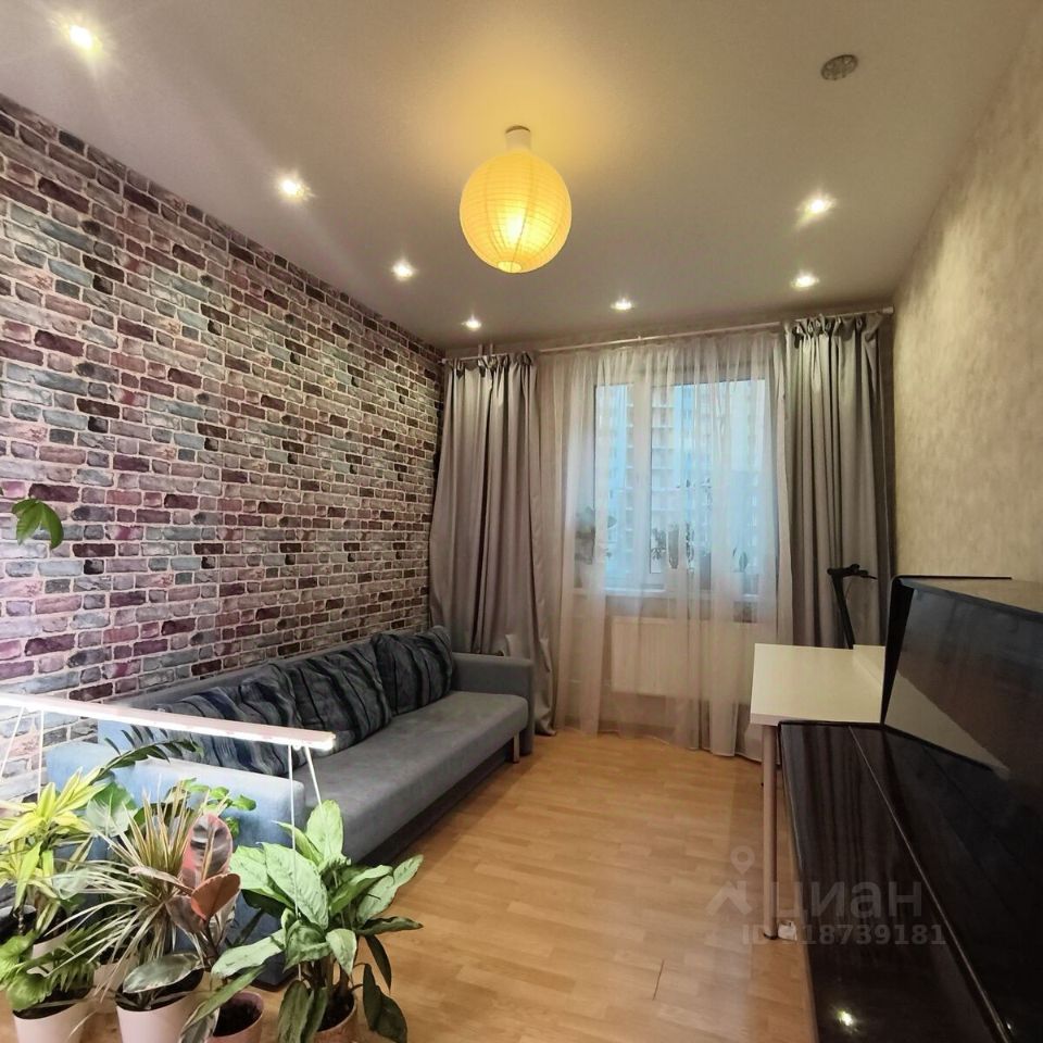 Продажа 4-комн квартиры на вторичном рынке Коломяжский проспект, 15к2