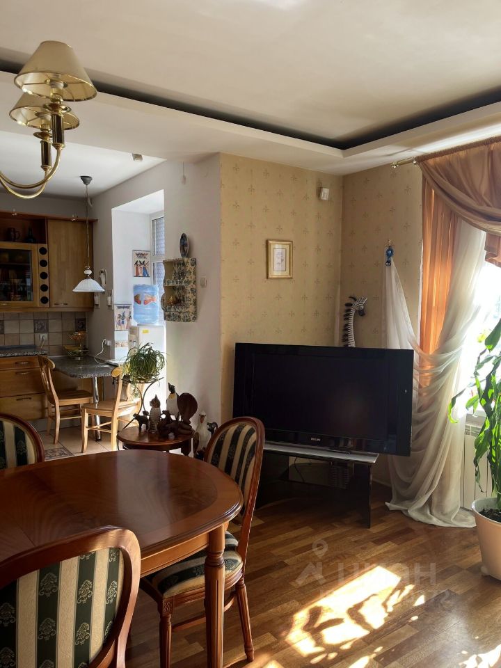 Продажа 3-комн квартиры на вторичном рынке улица Дыбенко, 40К1