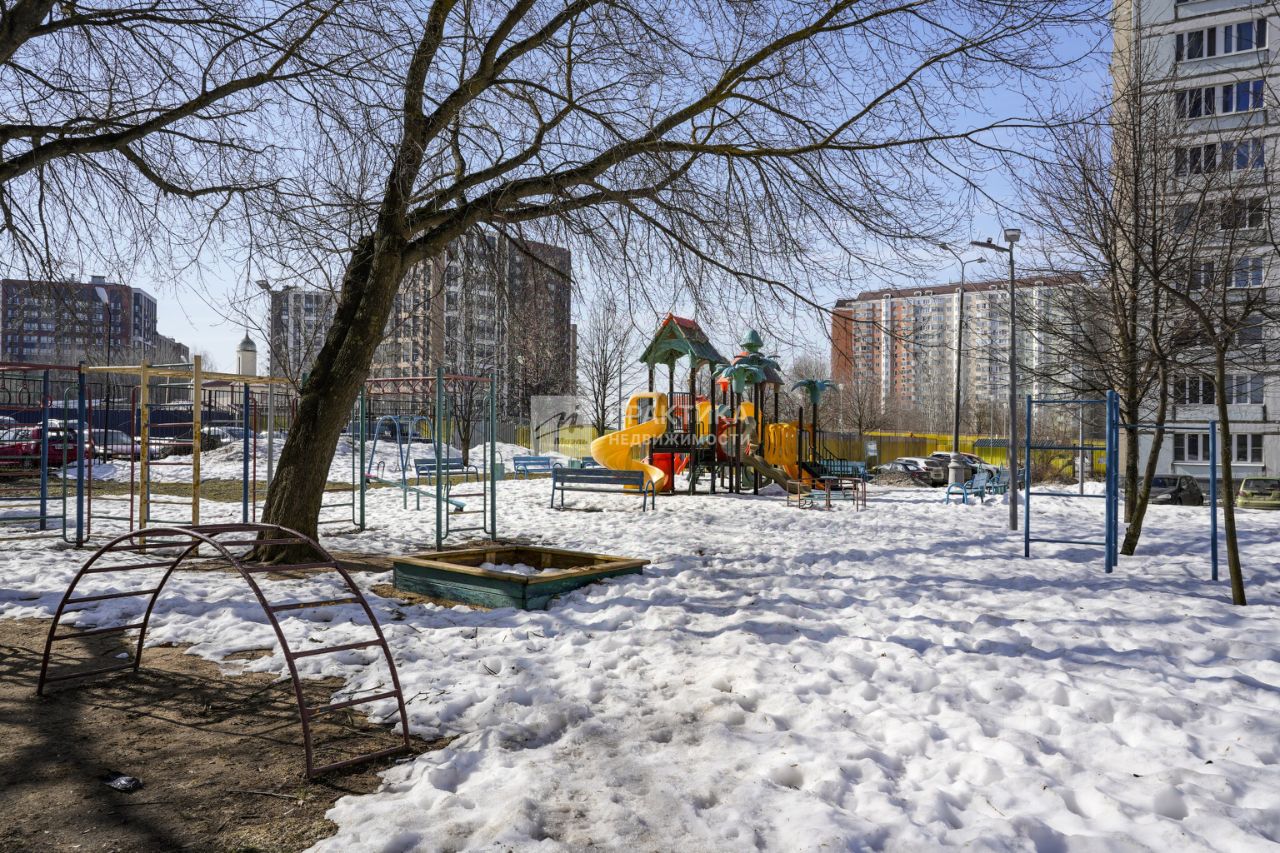 Продажа 1-комн квартиры на вторичном рынке улица Авиаторов, 9к1