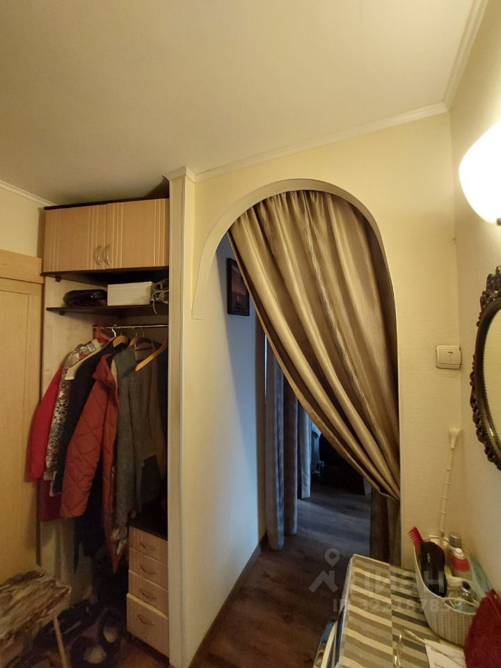 Продажа 3-комн квартиры на вторичном рынке улица Тамбасова, 27К1