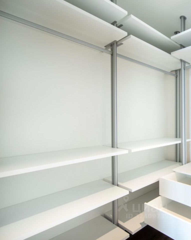 Продажа 3-комн квартиры на вторичном рынке улица Авиаконструктора Сухого, 2к2