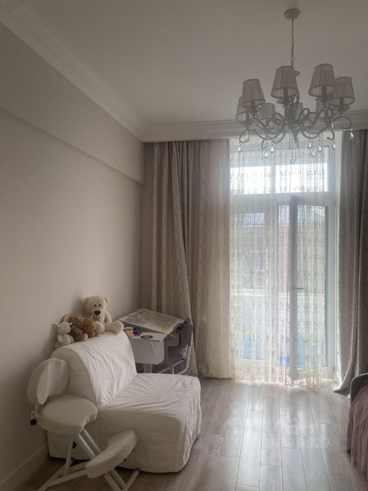 Продажа 4-комн квартиры на вторичном рынке улица Маршала Рыбалко, 5