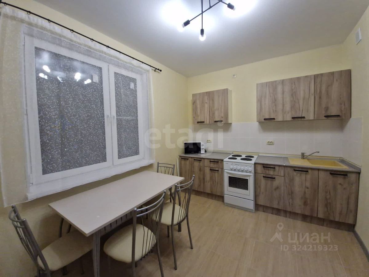 Аренда 1-комн квартиры на вторичном рынке ДЗФС мкр,  д. 15А