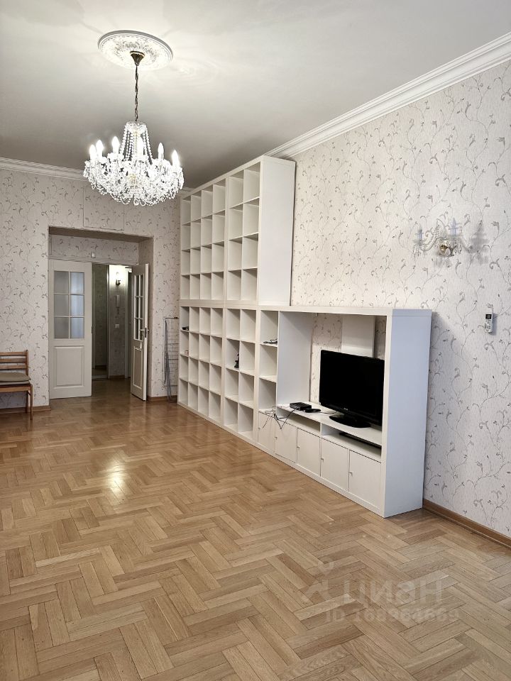 Аренда 4-комн квартиры на вторичном рынке набережная Реки Фонтанки, 121