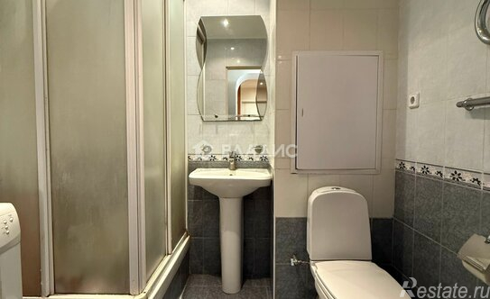 Продажа 2-комн квартиры на вторичном рынке Офицерская улица,  д. 18