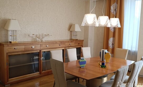 Продажа 4-комн квартиры на вторичном рынке Петровский пр-кт,  д. 1