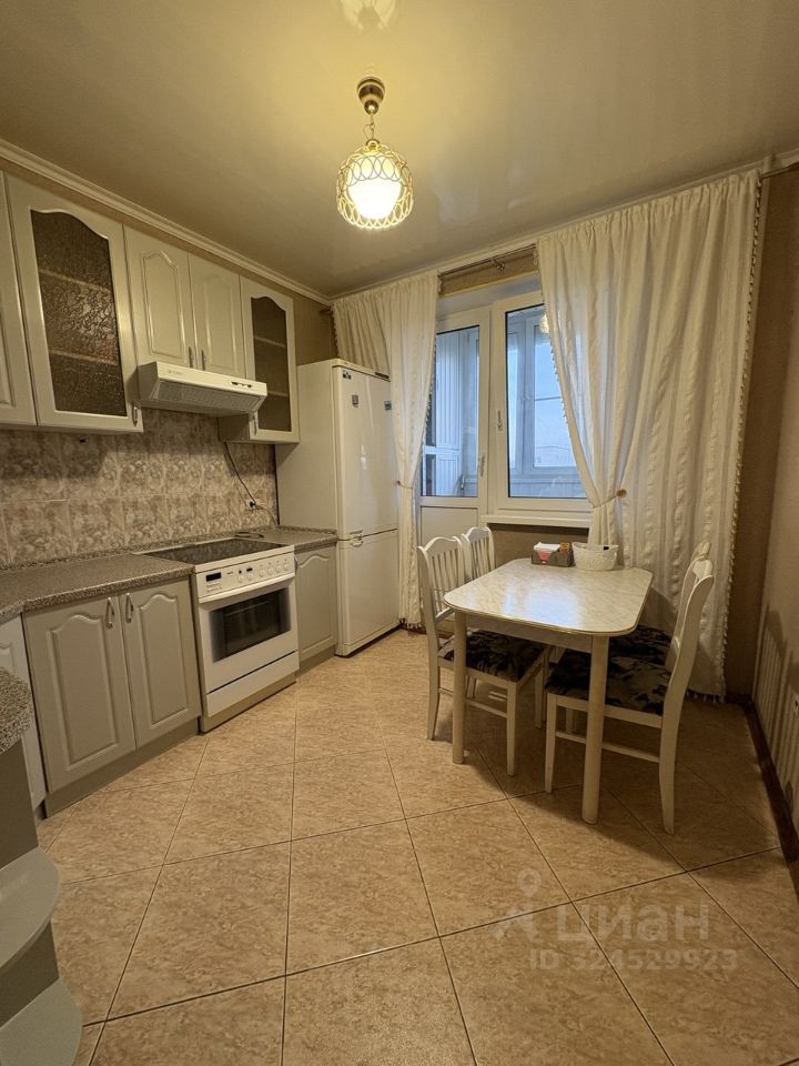 Аренда 2-комн квартиры на вторичном рынке улица Чечулина,  д. 14