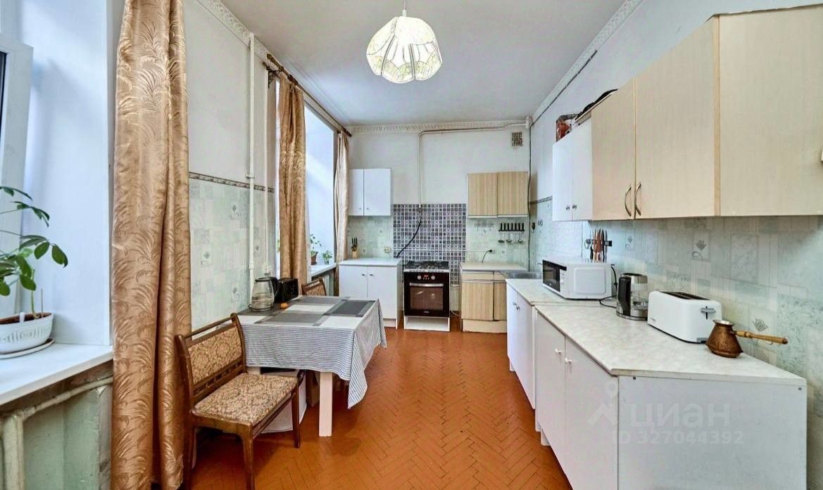 Продажа 4-комн квартиры на вторичном рынке Октябрьская набережная, 98К4