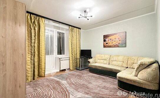 Аренда 2-комн квартиры на вторичном рынке ул Изумрудная,  д. 24,  к. 2