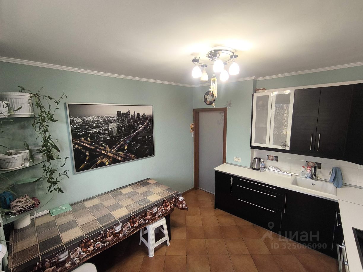 Продажа 2-комн квартиры на вторичном рынке Сходня мкр, улица Ленинградская, 3к1