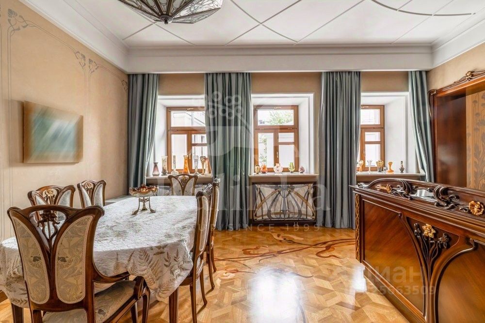 Продажа 4-комн квартиры на вторичном рынке Большой Овчинниковский переулок, 22С1