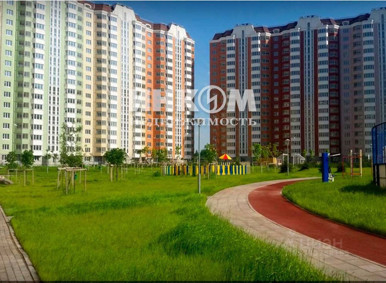 Продажа 2-комн квартиры на вторичном рынке улица Авиаторов, 5