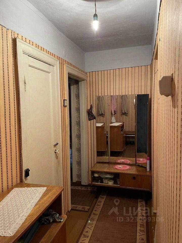 Продажа 2-комн квартиры на вторичном рынке Сланцы, улица Чкалова, 3