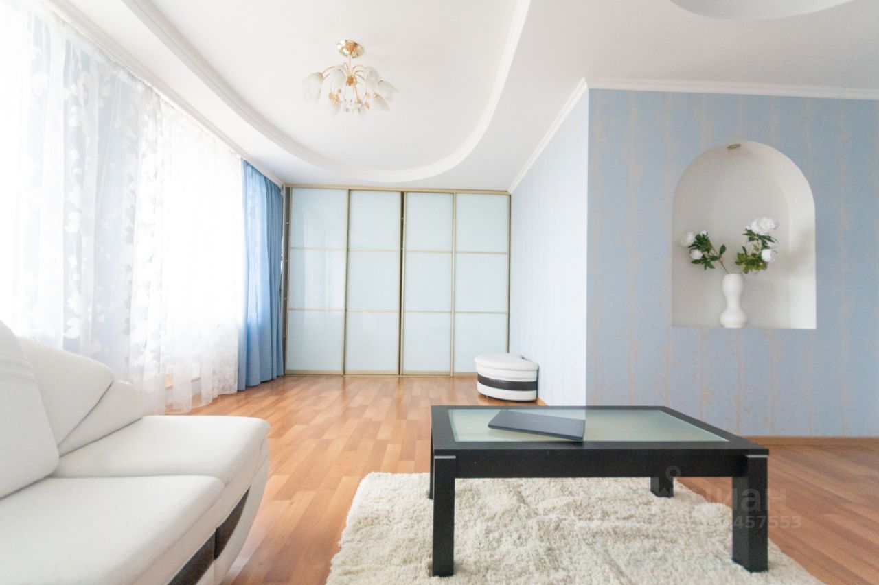 Продажа 4-комн квартиры на вторичном рынке проспект Энгельса, 93