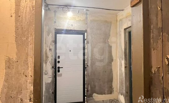 Продажа 3-комн квартиры на вторичном рынке Индустриальный пр-кт,  д. 27