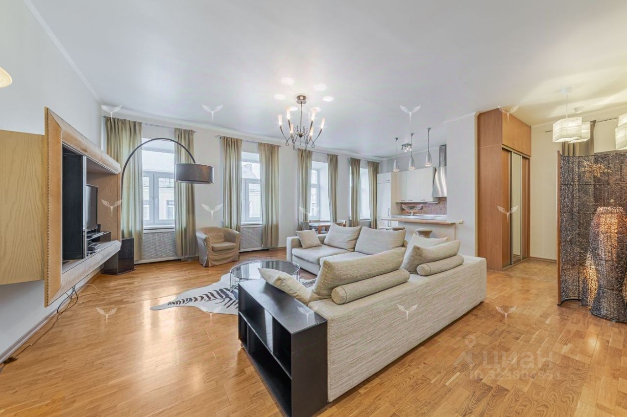 Продажа 3-комн квартиры на вторичном рынке улица Петровка, 28