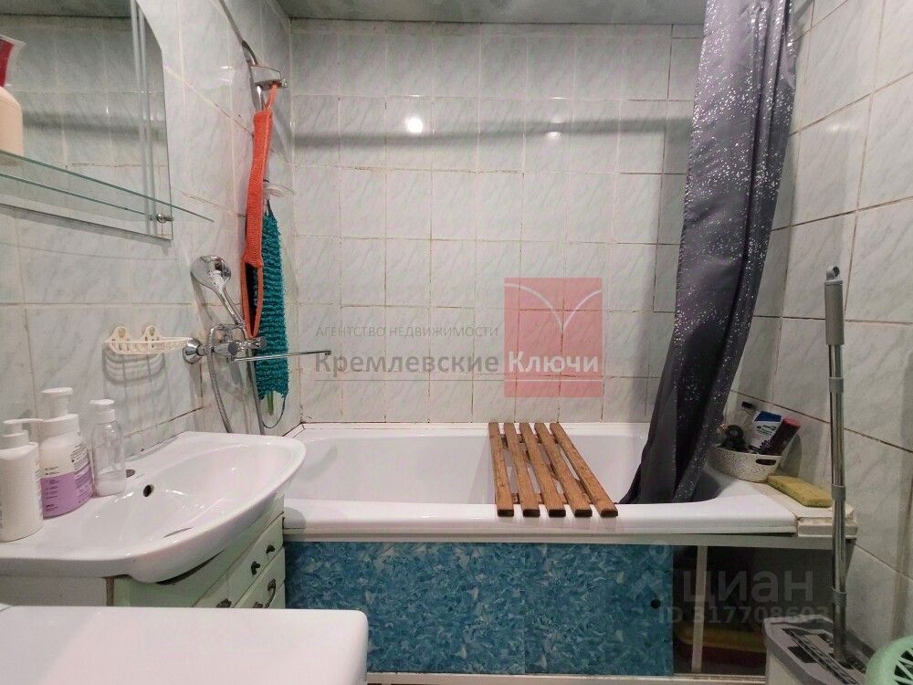 Продажа 3-комн квартиры на вторичном рынке пос. Металлострой, улица Богайчука, 28