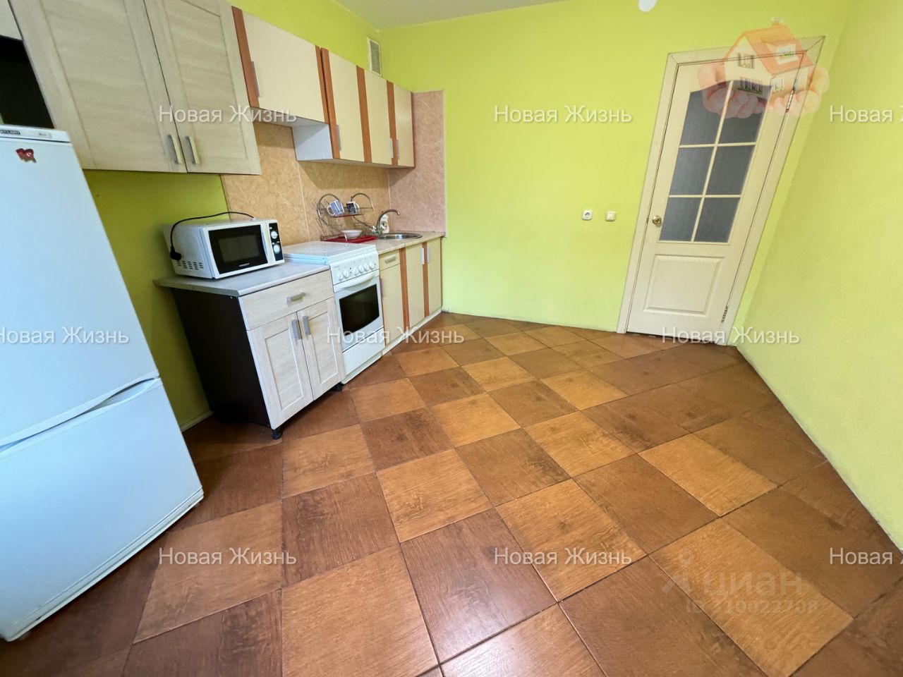 Продажа 2-комн квартиры на вторичном рынке пос. Развилка, 42