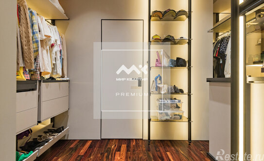 Продажа 5-комн квартиры на вторичном рынке Петровский пр-кт,  д. 9 к2