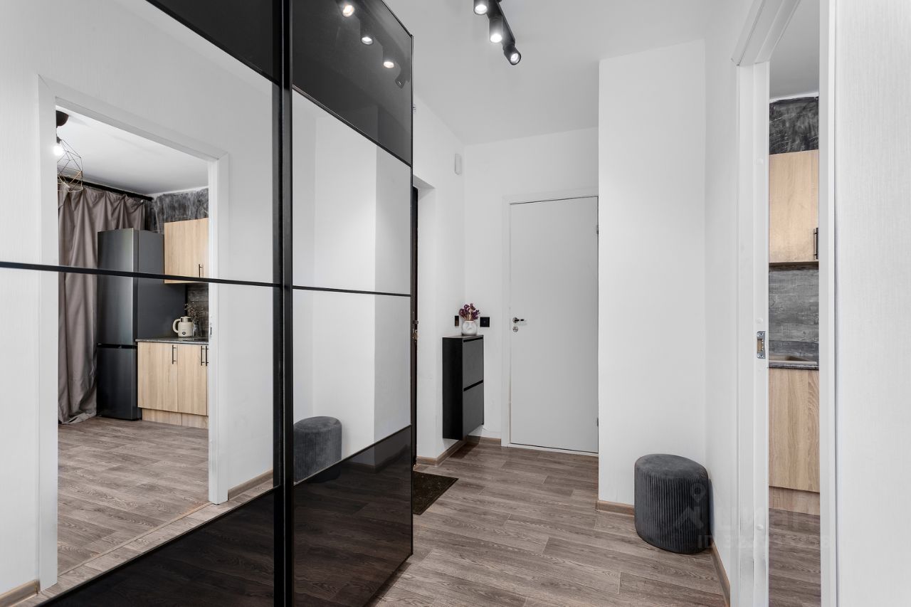 Продажа 1-комн квартиры на вторичном рынке пос. Бугры, бульвар Воронцовский, 5к4