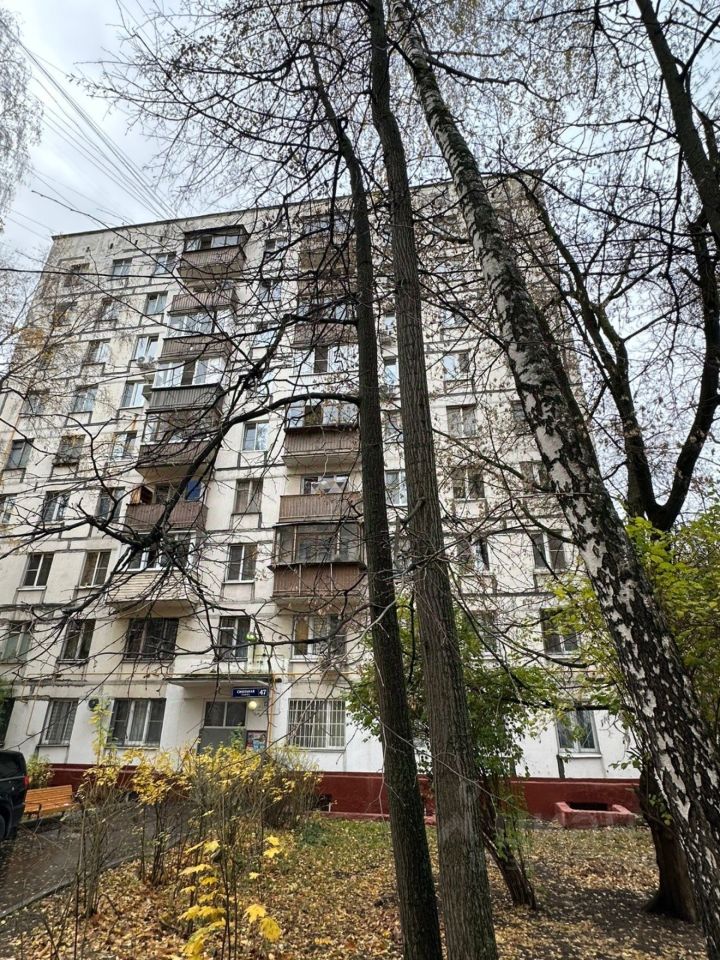 Продажа 2-комн квартиры на вторичном рынке Смольная улица, 47