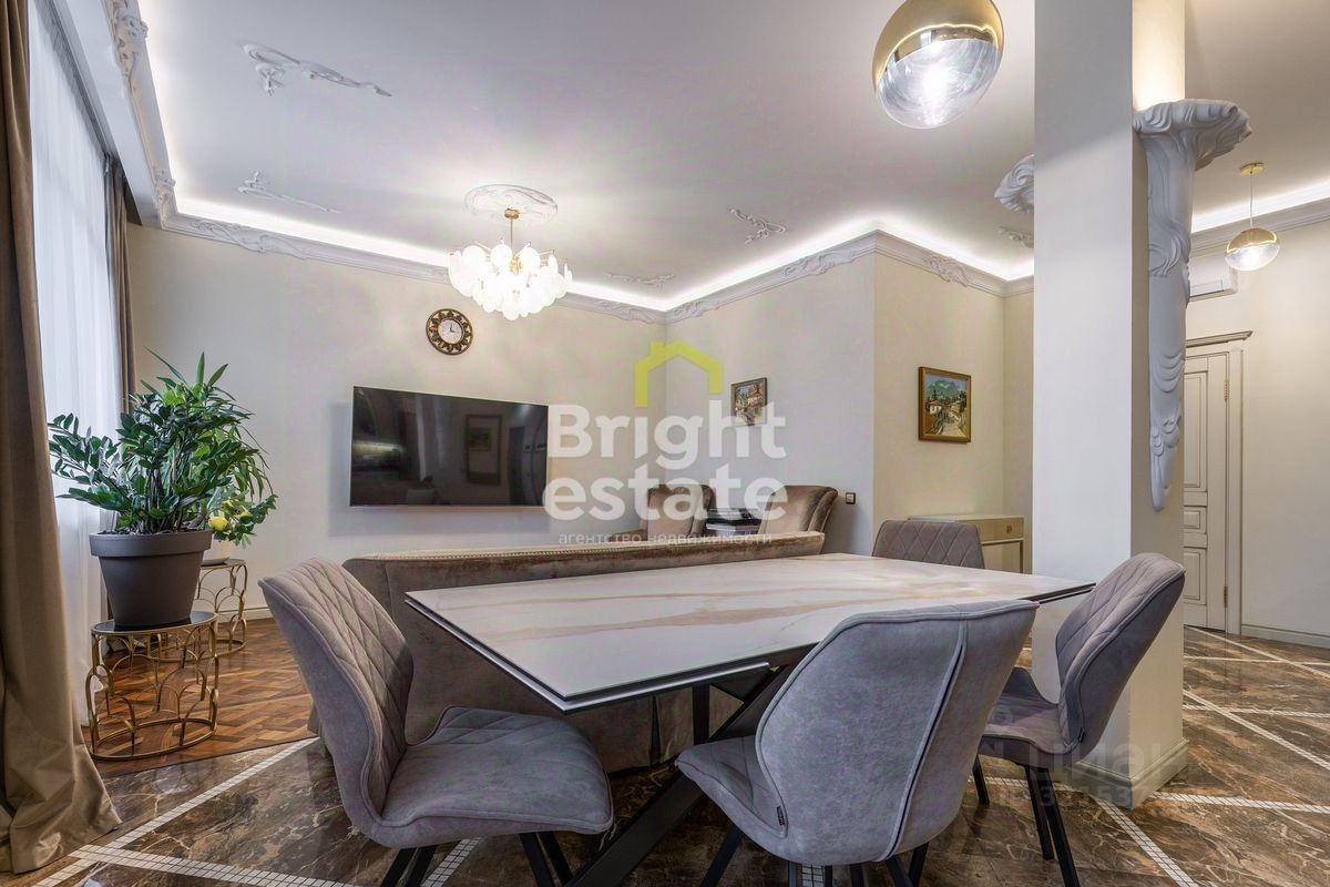 Продажа 3-комн квартиры на вторичном рынке д. Новинки, улица Малахитовая, 7