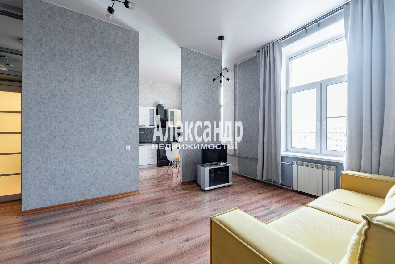 Продажа 2-комн квартиры на вторичном рынке проспект Стачек, 74