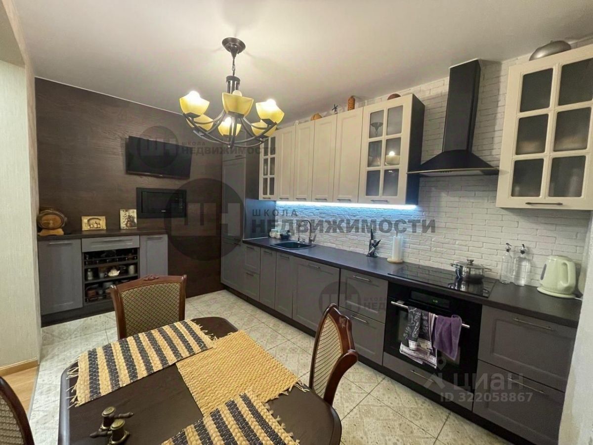 Продажа 2-комн квартиры на вторичном рынке проспект Александровской фермы, 8