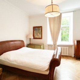 Продажа 3-комн квартиры на вторичном рынке Полянка Б. ул