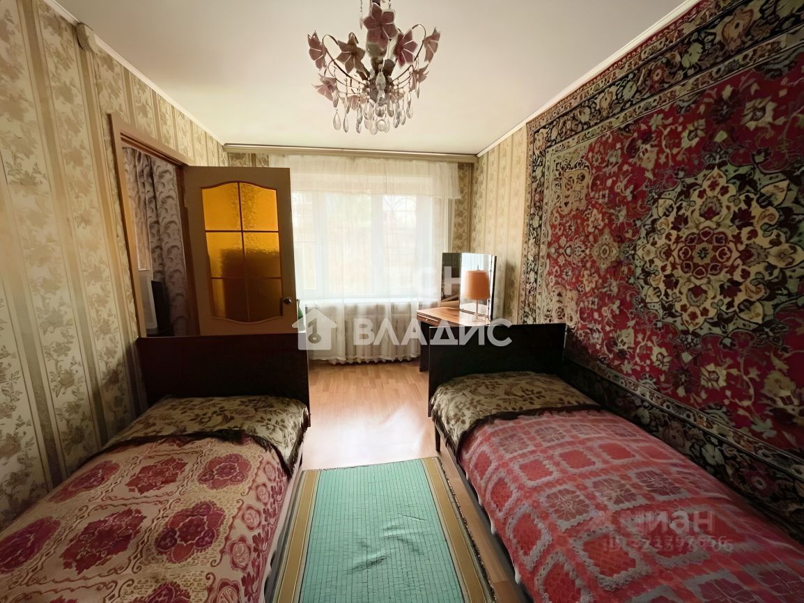 Продажа 3-комн квартиры на вторичном рынке Загорянский пгт, улица Орджоникидзе, 36