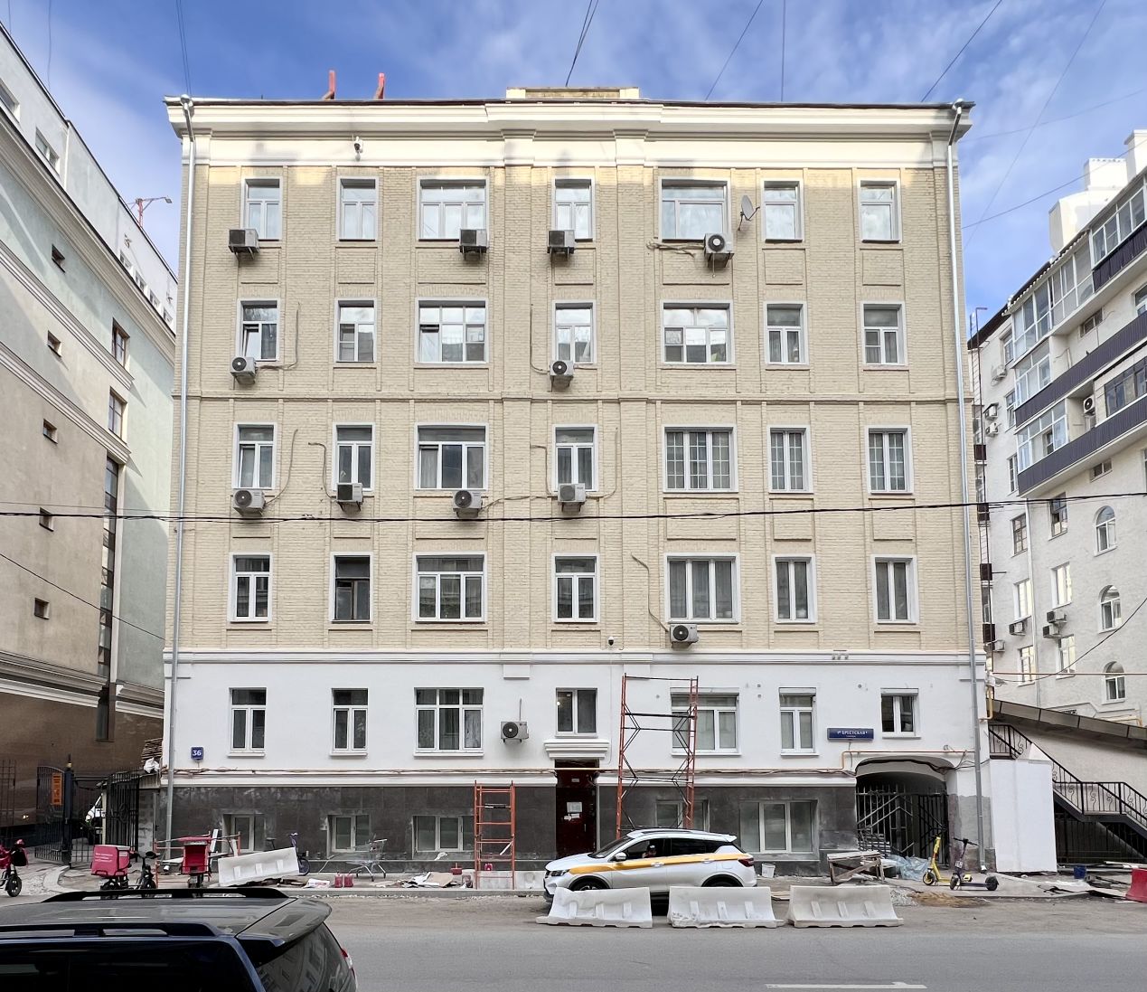 Продажа 4-комн квартиры на вторичном рынке 1-я Брестская улица, 36