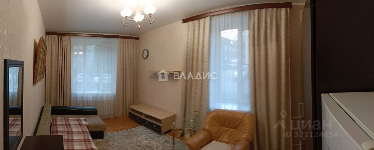 Продажа 3-комн квартиры на вторичном рынке Лобня, улица Циолковского, 8