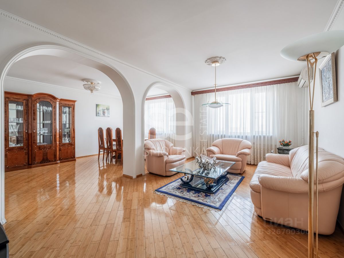 Продажа 4-комн квартиры на вторичном рынке улица Академика Королева, 8К1