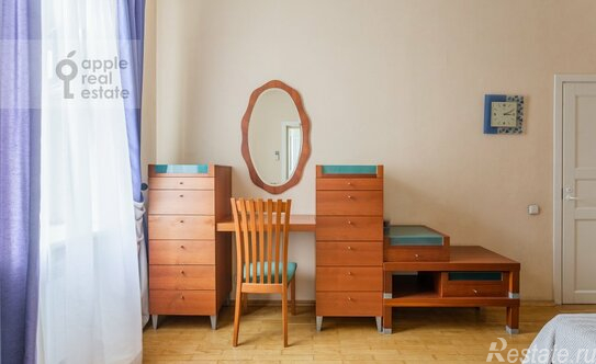 Аренда 3-комн квартиры на вторичном рынке Смоленский 1-й пер,  д. 22/10