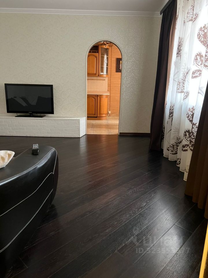 Аренда 3-комн квартиры на вторичном рынке 4-й Очаковский переулок, 4