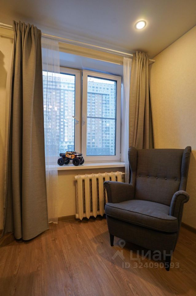 Продажа 2-комн квартиры на вторичном рынке проспект Космонавтов, 64